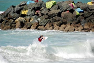 Shortboard de qualité à la location dans l'école de surf